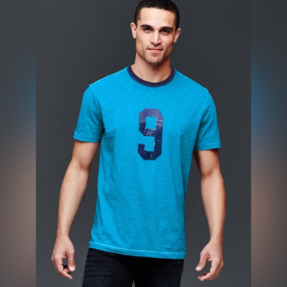 NWT Gap Men’s Athletic Number Graphic T-Shirt in Blue/Navy Blue